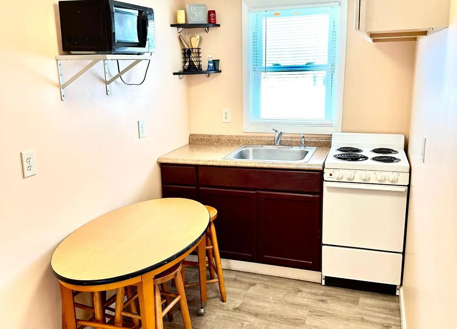 Atlantic Breeze Motel & Apartments Ocean City